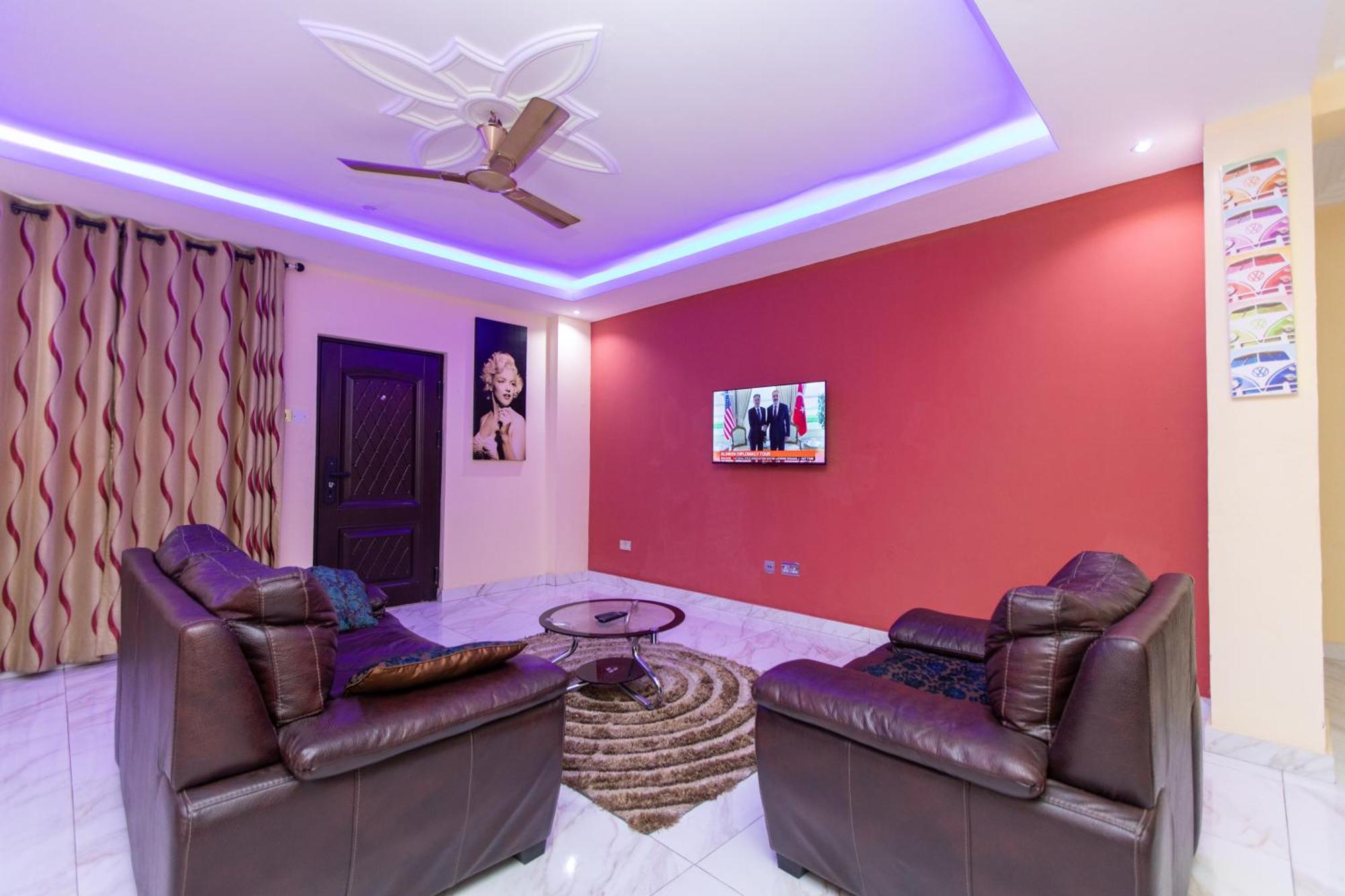 Kwashieman Washington Apartments - Just 25Mins Drive From The Airport מראה חיצוני תמונה