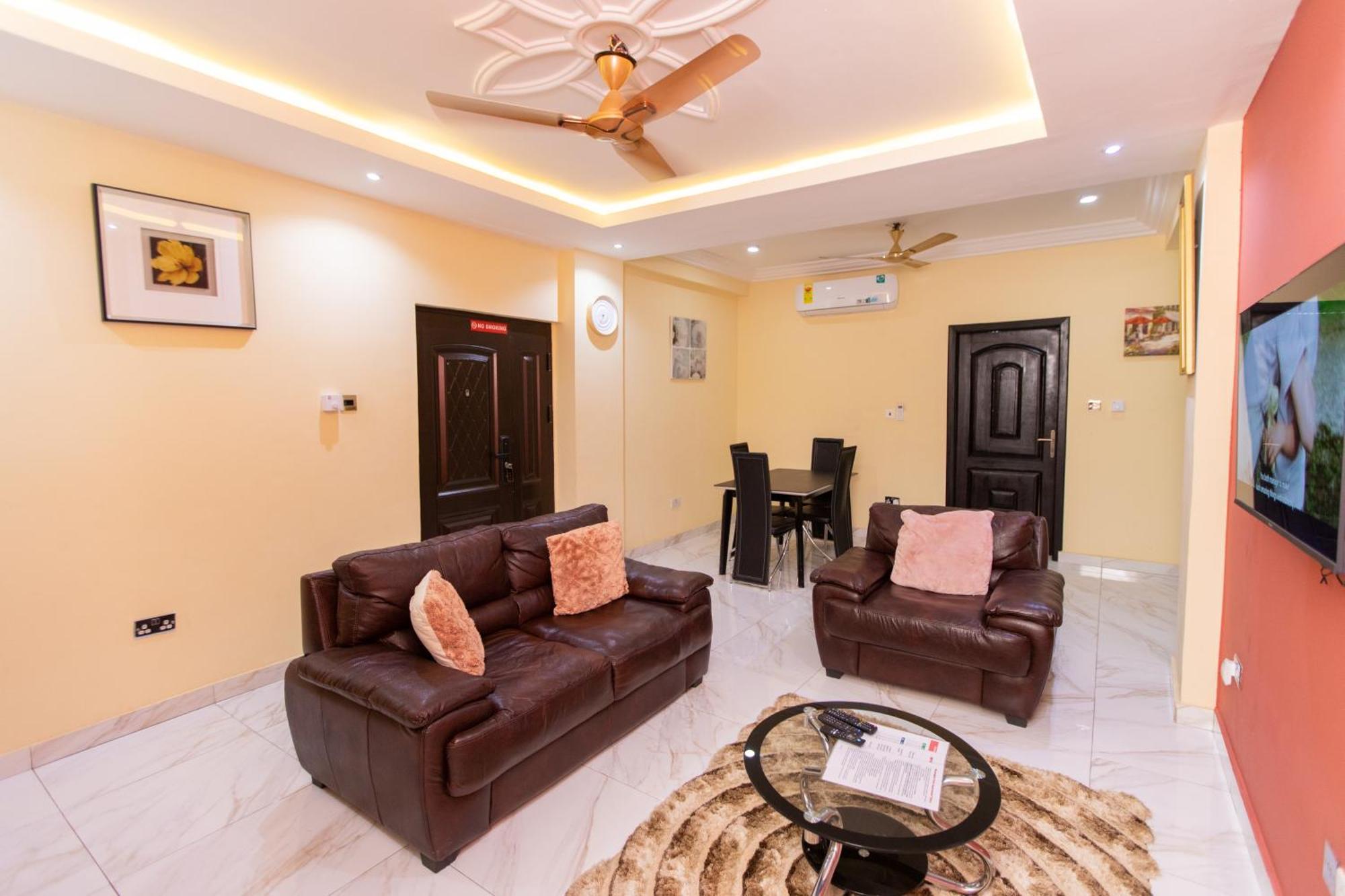 Kwashieman Washington Apartments - Just 25Mins Drive From The Airport מראה חיצוני תמונה